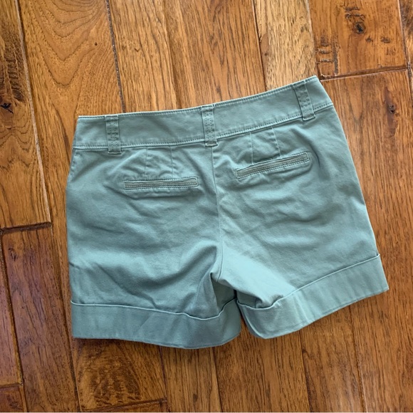 White House Black Market | Army Green Cuffed Shorts | Sz 00 - Picture 9 of 12
